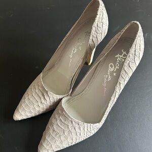 Alice+ Olivia snakeskin print off gray stiletto Heels size 40/us 9